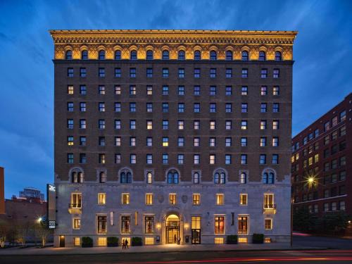 Downtown West Hotel | 21c Museum Hotel St Louis