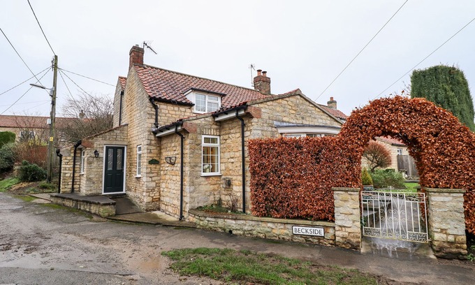 Nettleham Cottage | 22 BECKSIDE, family friendly, character holiday cottage in Nettleham