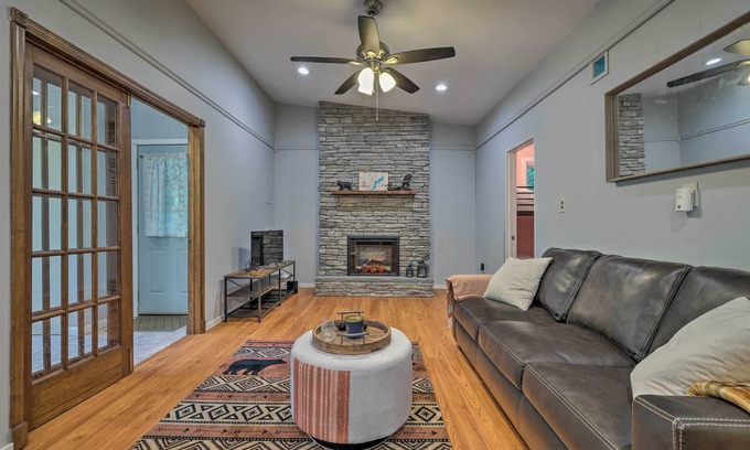 Greentown Cabin | 22 Mi to Ski Big Bear! Lake Wallenpaupack Getaway