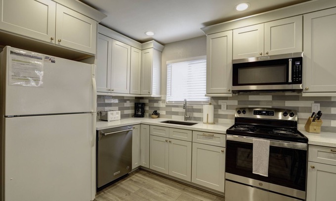 Motel District House | 220 #7 Ocean View Ave 2 Bedroom Condo by Redawning