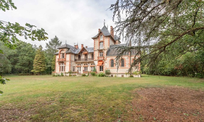 Pierrefitte-sur-Sauldre House | 220 m² House ∙ 5 bedrooms ∙ 15 guests