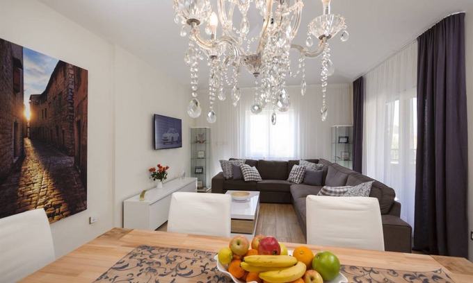 Podstrana House | 220 m² House ∙ 4 bedrooms ∙ 8 guests