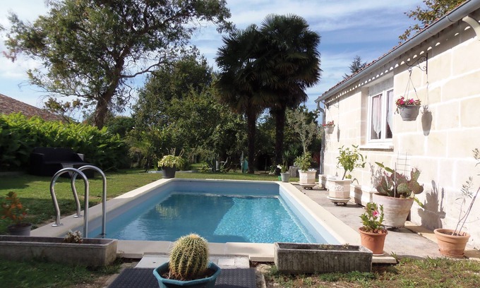 Saint-Fort-sur-Gironde House | 225m² house with pool, spa and billiard table