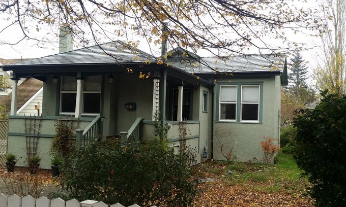 Fernwood House | #23 Belmont Ave. in Fernwood Area - sleeps 8