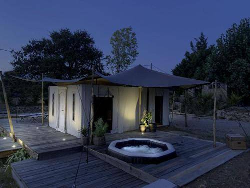 Saint-Julien Cabin | 24 m² Lodge ∙ 2 guests