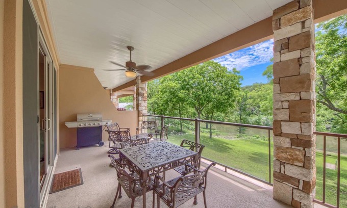 New Braunfels Condo | 240 m² Condo ∙ 6 bedrooms ∙ 14 guests