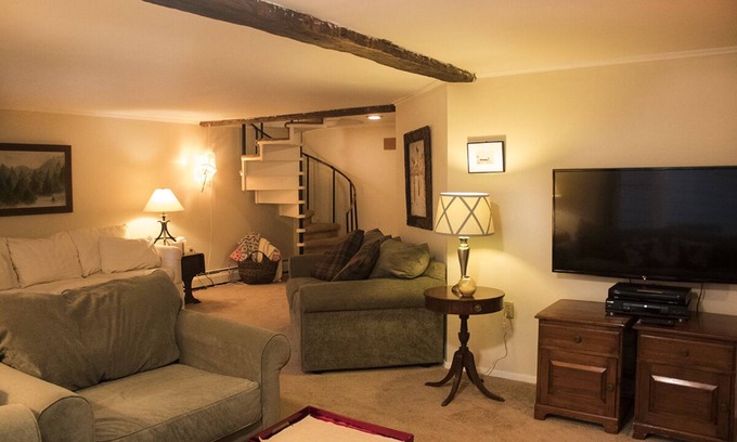 North Creek House | 240 Main Street Ski House - minutes to Gore and North Creek Ski Bowl