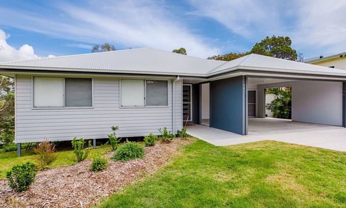 Rainbow Beach House | 25 Cooloola Drive - Rainbow Beach. Stunning, Modern, Open Plan Beach House. Wifi.
