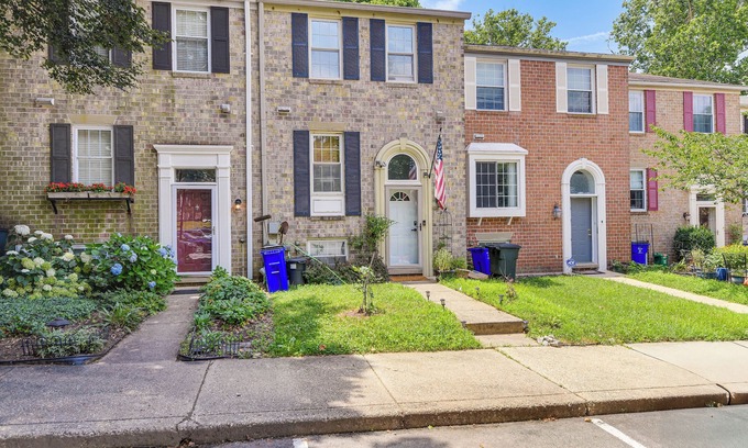 Simpsonville Apartment | < 25 Mi to Downtown Baltimore & DC: Apt w/Deck