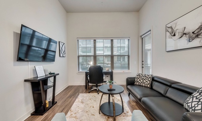 Addison Apartment | 25% Off Luxe 1BD Pool Beltline Rd - Addison