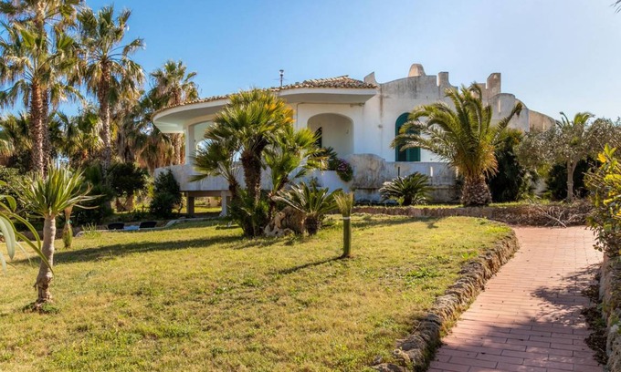 San Lorenzo Villa | 250 m² Villa ∙ 2 bedrooms ∙ 4 guests