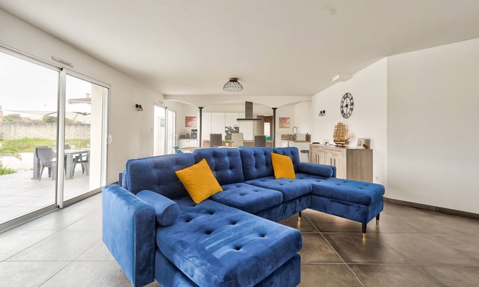 La Tranche-sur-Mer Ski Chalet | 250m from beach - Lovely house for 6