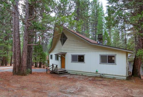 North Wawona Ski Chalet | 25A Villarreal Retreat