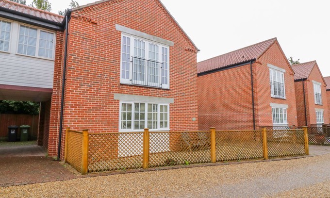 Stalham Cabin | 26 Burtons Mill, STALHAM