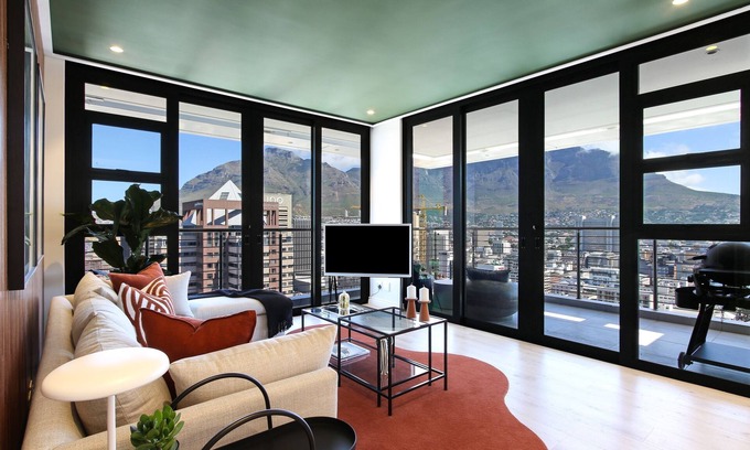 Cape Town City Centre Apartment | 270⁰ on Bree , Breathtaking Cloud Nine Views