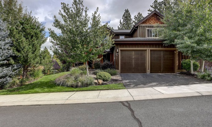 Bend House | 284 m² House ∙ 4 bedrooms ∙ 8 guests