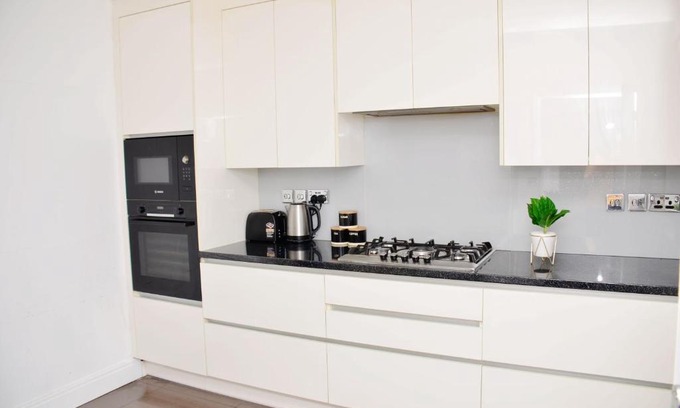 Stanwell House | (29EW-11) Dreams Serviced Accommodations- Staines/Heathrow