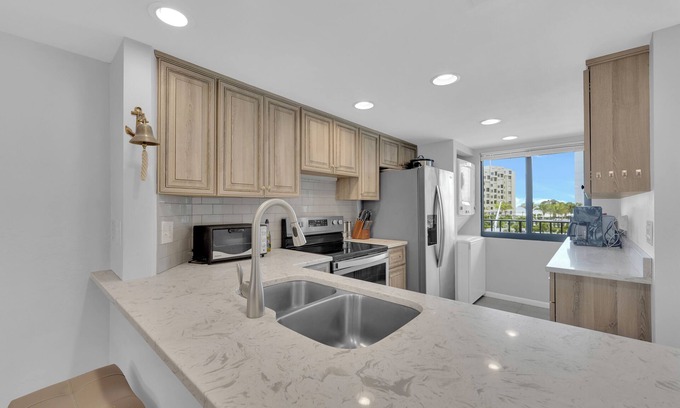 South Island Condo | 2B/2B Fairview Isles 214 Condo, Walk to Beach, Heated Pool!