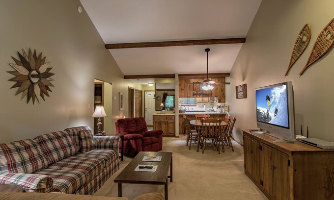 Sugar Mountain Condo | 2B Condo w/Access to Clubhouse and Slopes!