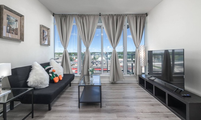 Brentwood Condo | 2BD 2BA mountain view Condo near UofC CTrain + Gym