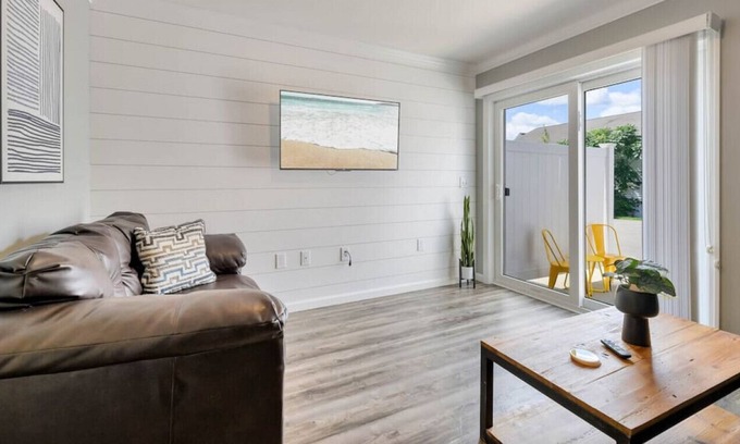 Bangor Apartment | 2BD | Parking | With Movie Cinema