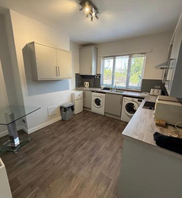 Kingswinford Apartment | 2Bed Contractor & Family Stay Kingswinford DY6