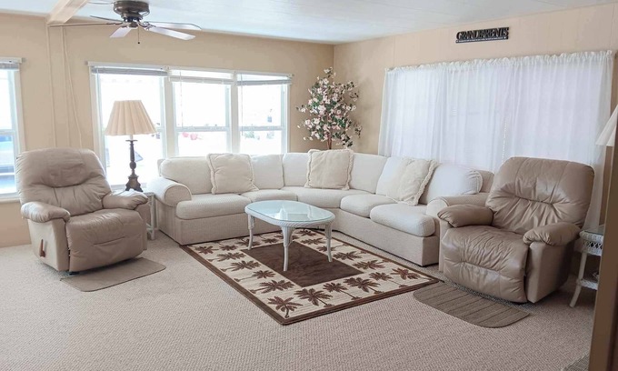 Venice House | 2bedroom 2 bath home with great amenities and location