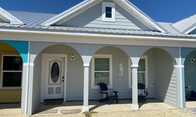 Mexico Beach House | 2BR/2BA - Availability now! n- Cleann- Close to the beachn - Sleeps 6