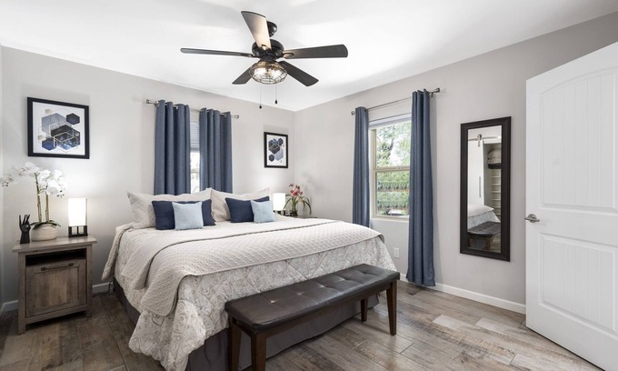 Casa Solariega House | 2br-2bath/king bed/washer-dryer/10 min from U of A