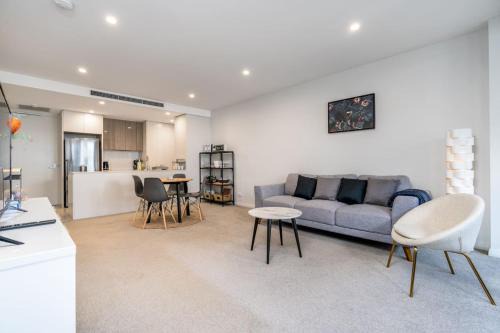 Barton Apartment | 2BR apt in Governor Place 4 mins to Foreshore - Hosted by CanStay