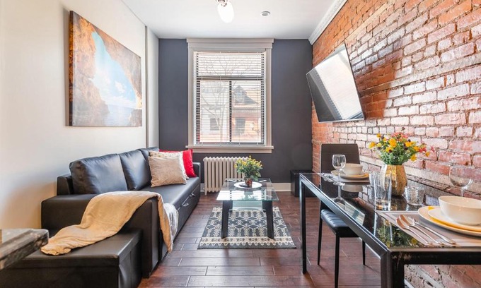 Central Hamilton Apartment | 2BR Apt w King Bed & Netflix -Near Downtown