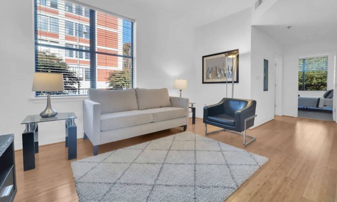 Shockoe Bottom House | 2BR at East Franklin Street