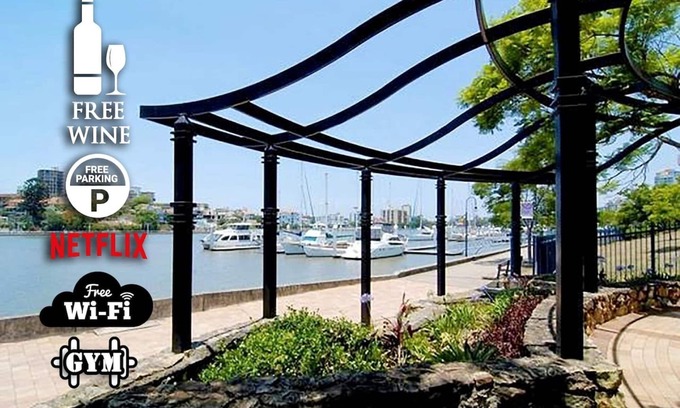 Kangaroo Point Apartment | 2BR BEAUTIFUL River Retreat ★Pool★Wine★Gym★Netflix