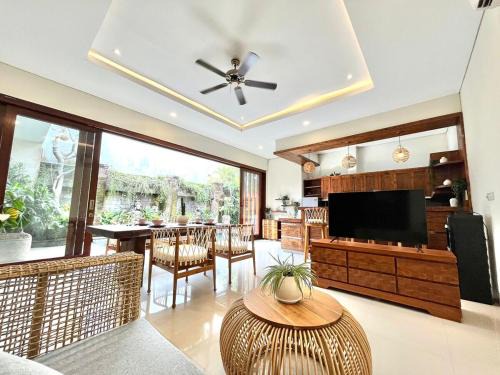 Berawa Villa | 2BR Canggu Tropical Escape Villa 5Mins to Finns
