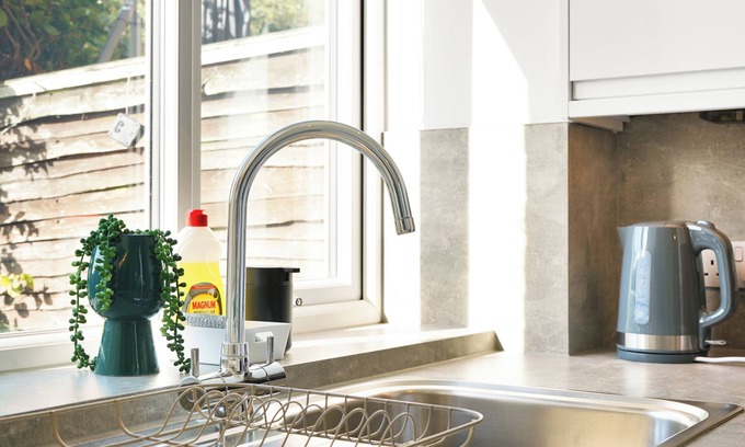 Aylesbury House | 2BR Comfort Stay | Kitchen, Lounge & Sleeps 4