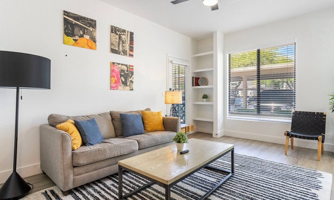 Kierland Apartment | 2BR CozySuites at Kierland Commons with pool #03