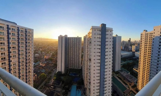 Project 8 Condo | 2Br Deluxe End-Unit Condo with Balcony. Overlooking Amenities. Sunrise Views.
