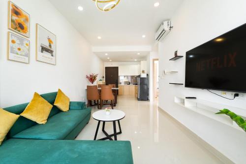 District 7 Apartment | 2Br Golden View Sunrise Cityview Hana's Apart D7