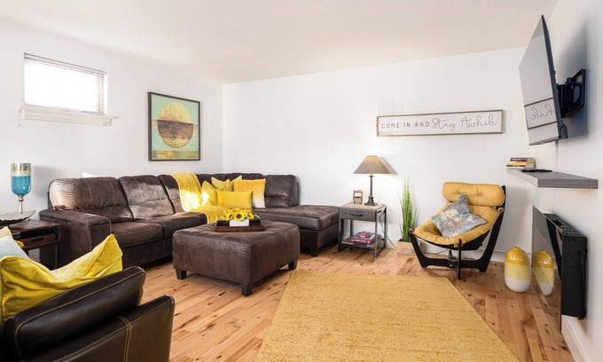 Saskatoon House | 2BR Home Close to Broadway+Fireplace+BBQ