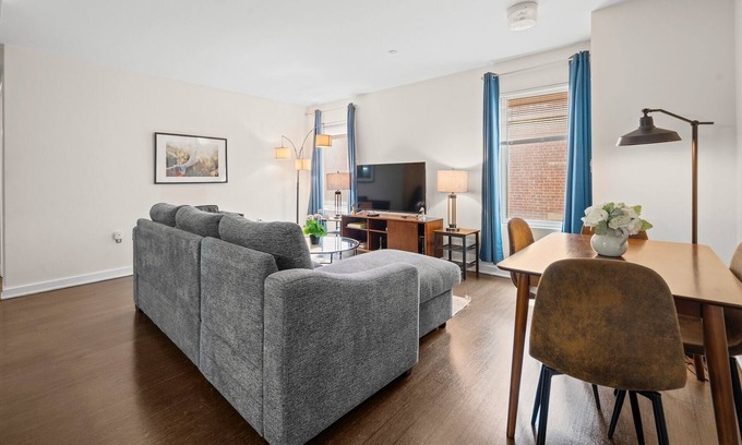 Theatre District Apartment | 2BR in Downtown Boston 8981