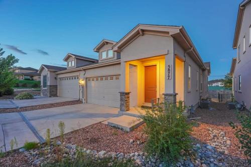 Rockrimmon House | 2BR Mtn Views USAF Academy Newly Build Central AC