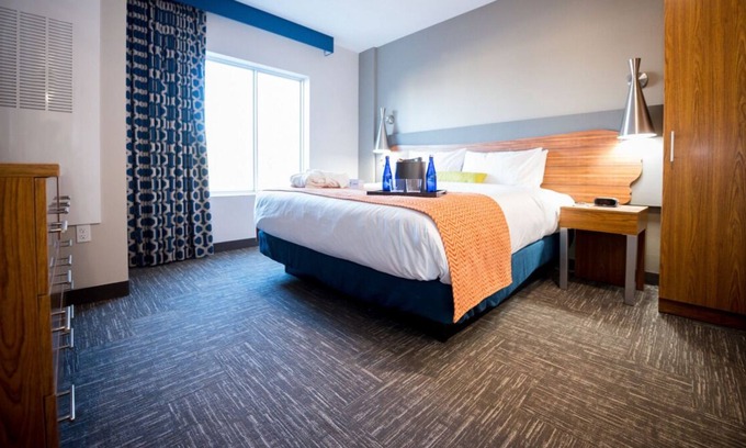 Circleville Resort | 2BR Ste with 2 Queens and 1 King at The Kartrite Resort and Indoor Waterpark