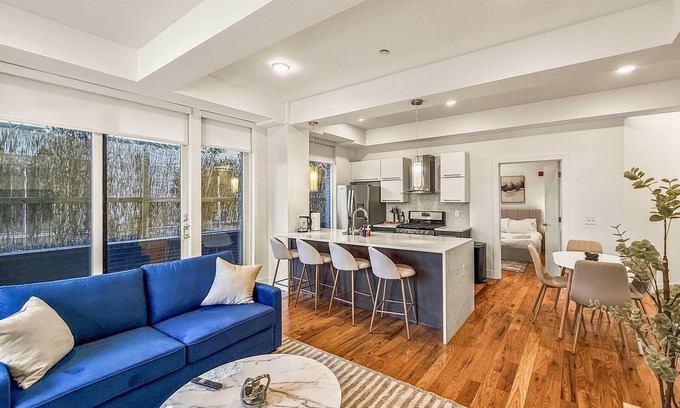 Olde Kensington Apartment | 2BR Stylish Stay | Sleeps 8 | Northern Liberties