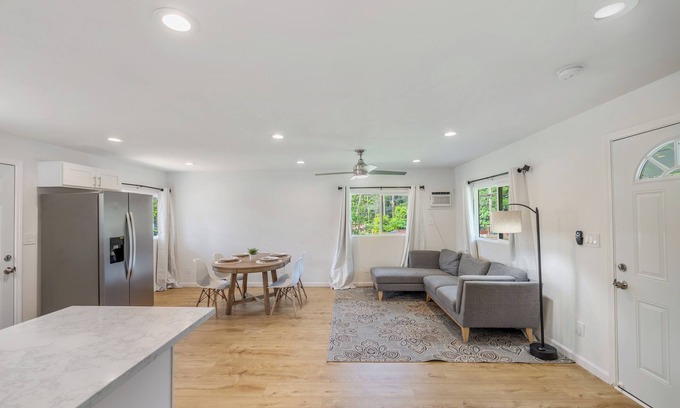 Wahiawa House | 2BR Wahiawa - Sleeps 4 + AC, WiFi + Garden & Beach