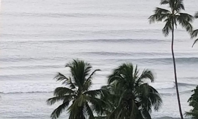 Pitangueiras Apartment | 2dorm 1suite, 50m beach, sea view, sleeps 8, 100m2, free Wifi