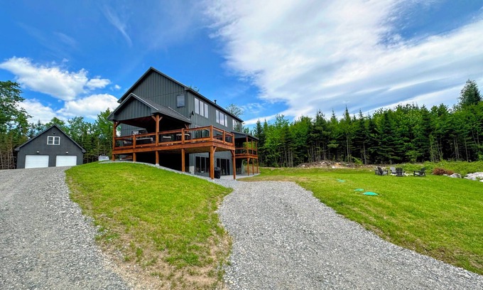 Franconia House | 2M New rustic contemporary home with stunning views, great amenities and perfect private location.