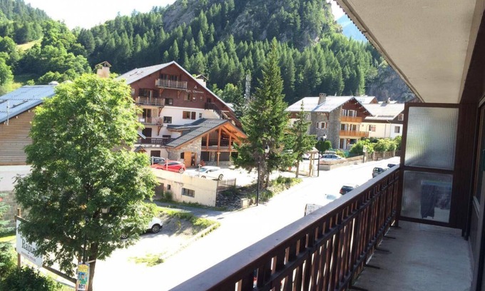 Valloire Apartment | 2nd floor, view mountain, balcony, parking, ski locker, 39m², Valloire