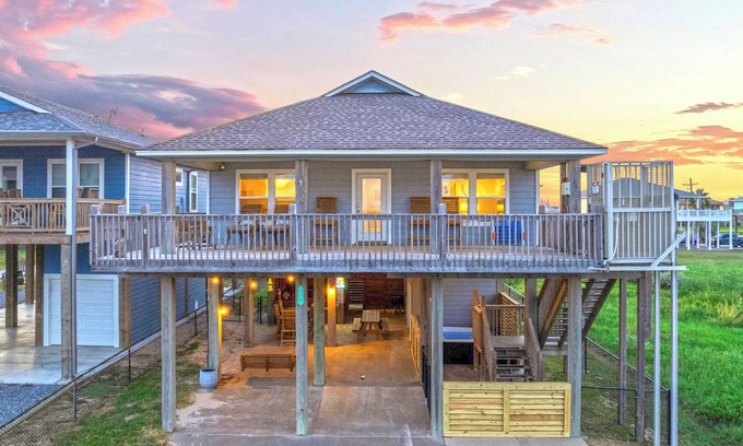 Crystal Beach House | 2nd Row | Hot Tub | Fenced Yard