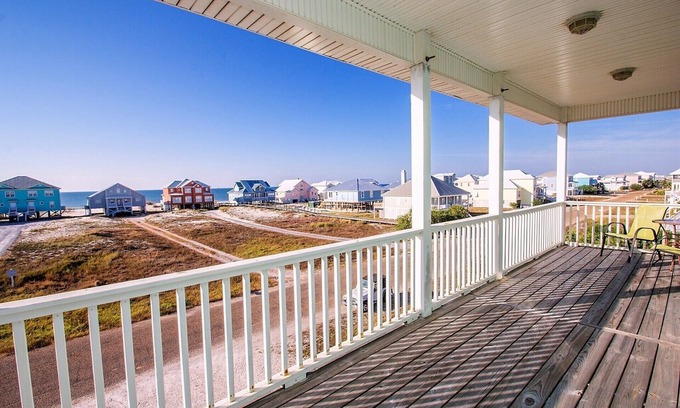 Morgantown House | 2nd tier w/ VIEWS & POOL Access! 4BR Sleeps 10