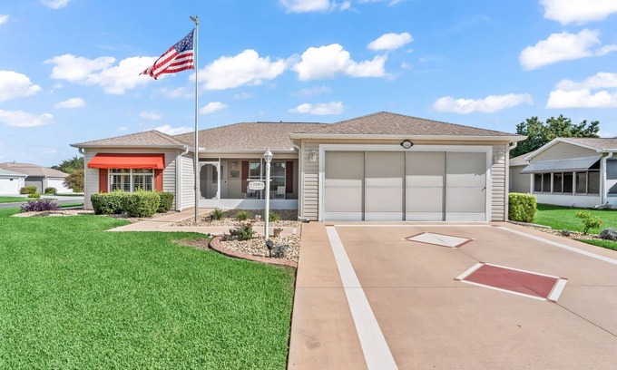 The Villages House | 3/2 Corner Lot with Golfcart in the Village of Summerhill